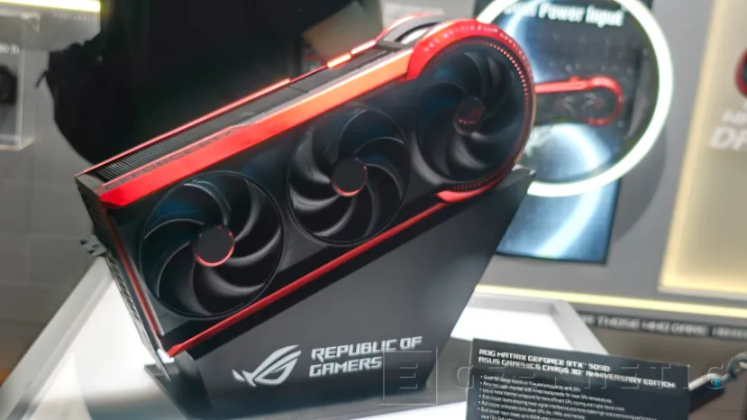 Geeknetic ASUS는 30주년을 기념하여 ROG MATRIX GeForce RTX 5090 Limited Edition을 선보입니다.