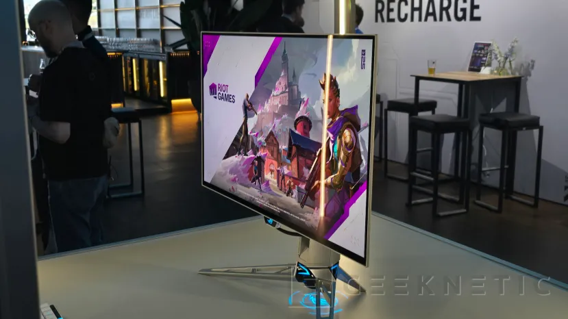 Geeknetic ASUS se pasa a la tecnología Tandem OLED con los nuevos monitores ROG Swift, hasta un 15% más de brillo y un 60% más de vida útil 1