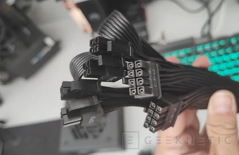 Geeknetic FSP VITA GM 1000W Review 14