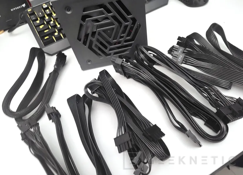 Geeknetic FSP VITA GM 1000W Review 15