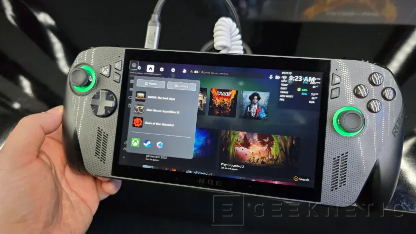 Geeknetic Hemos probado la ROG XBOX Ally X con la nueva App, agarre cómodo gracias a su similitud con el mando de Xbox 3