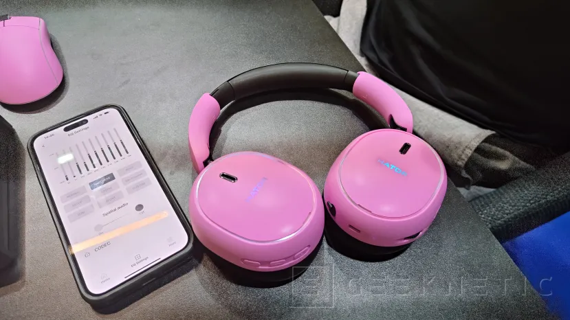 Geeknetic HATOR Phoenix 2 son los auriculares inalámbricos con DAC de 24 bits y sonido Hi-Res que vienen con iluminación RGB 1