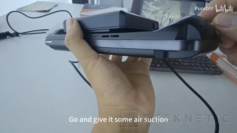 Geeknetic La GPD Win 5 se deja ver en vídeo, una enorme batería externa, cargador de clavija y sin teclado físico 2