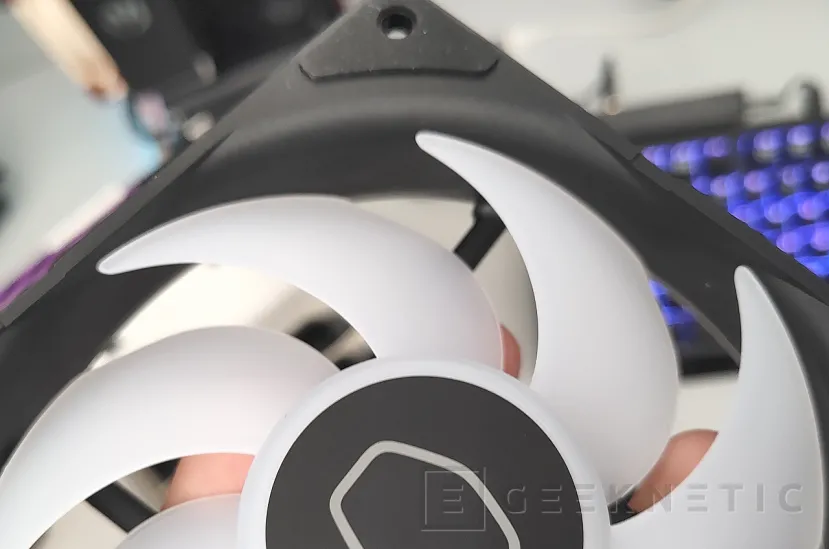 Geeknetic Cooler Master SickleFlow Edge 120 ARGB 3 in 1 kit Review 8