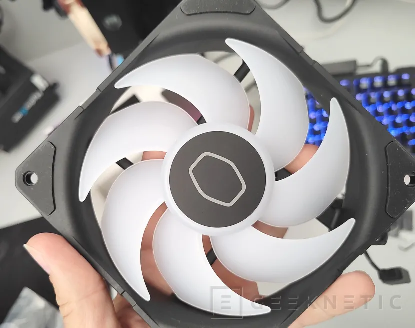 Geeknetic Cooler Master SickleFlow Edge 120 ARGB 3 in 1 kit Review 7