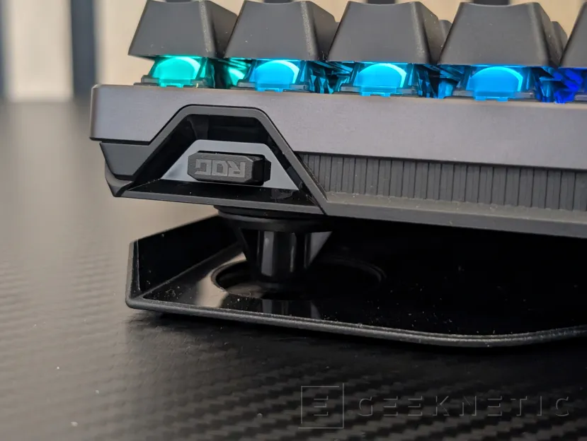 Geeknetic ASUS ROG Falcata Review 4