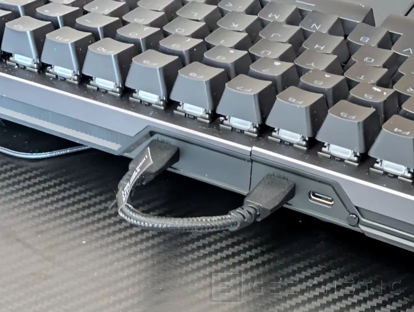 Geeknetic ASUS ROG Falcata Review 3