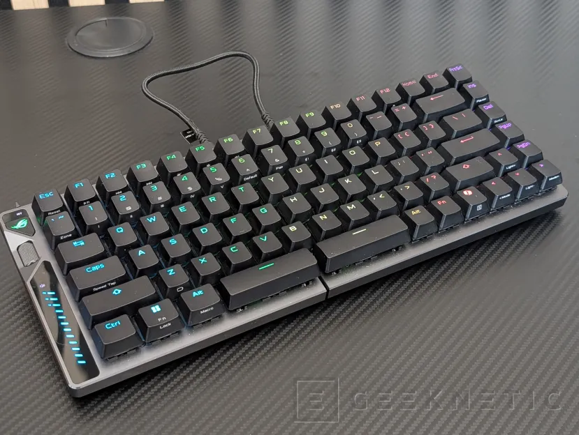 Geeknetic ASUS ROG Falcata Review 31