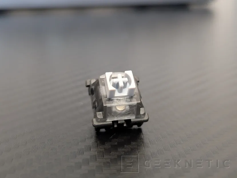 Geeknetic ASUS ROG Falcata Review 12