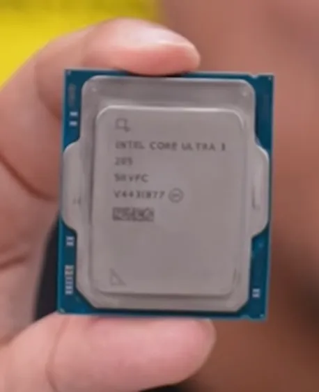 Geeknetic El Intel Core Ultra 205 ha obtenido casi un 50% más en Cinebench R23 que el Core i3-14100 1