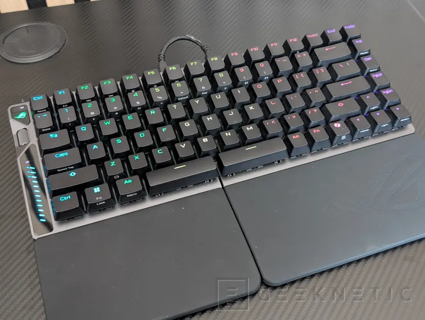 Geeknetic ASUS ROG Falcata Review 7