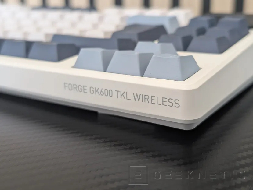 Geeknetic MSI FORGE GK600 TKL Wireless Review 1