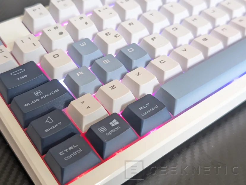 Geeknetic MSI FORGE GK600 TKL Wireless Review 12