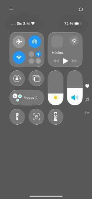 Geeknetic Si no te gusta Liquid Glass en iOS 26, así puedes desactivarlo en tu iPhone 8