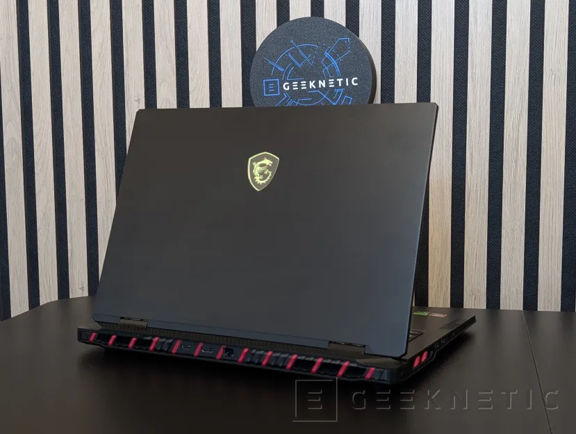 Geeknetic MSI RAIDER A18 HX A9WJG Review con AMD Ryzen 9 9955HX3D 2