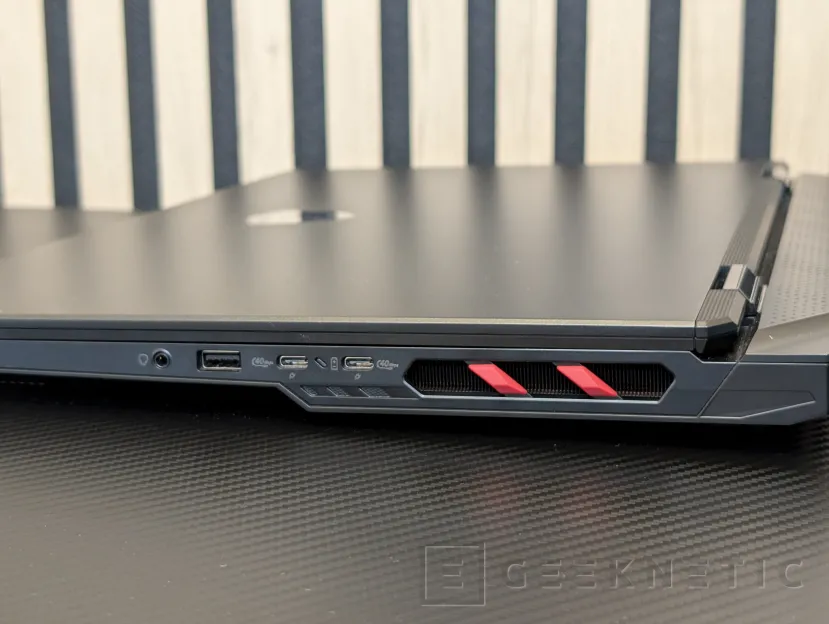 Geeknetic MSI RAIDER A18 HX A9WJG Review con AMD Ryzen 9 9955HX3D 4