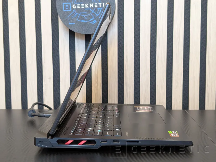 Geeknetic MSI RAIDER A18 HX A9WJG Review con AMD Ryzen 9 9955HX3D 5