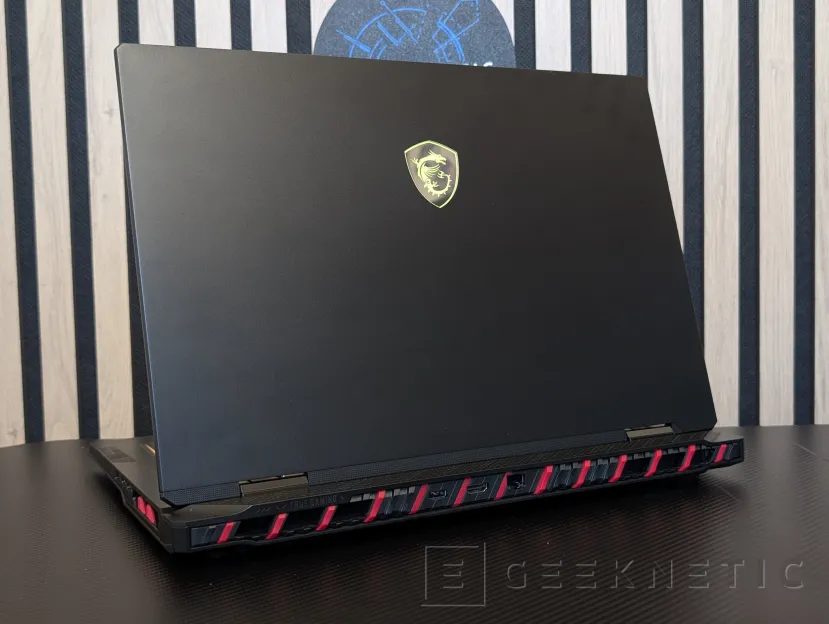 Geeknetic MSI RAIDER A18 HX A9WJG Review con AMD Ryzen 9 9955HX3D 1