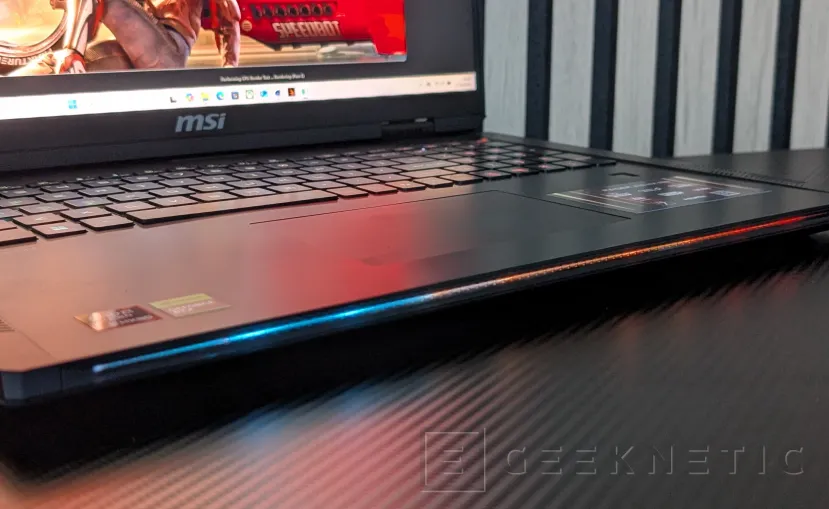 Geeknetic MSI RAIDER A18 HX A9WJG Review con AMD Ryzen 9 9955HX3D 3