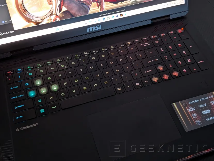 Geeknetic MSI RAIDER A18 HX A9WJG Review con AMD Ryzen 9 9955HX3D 8