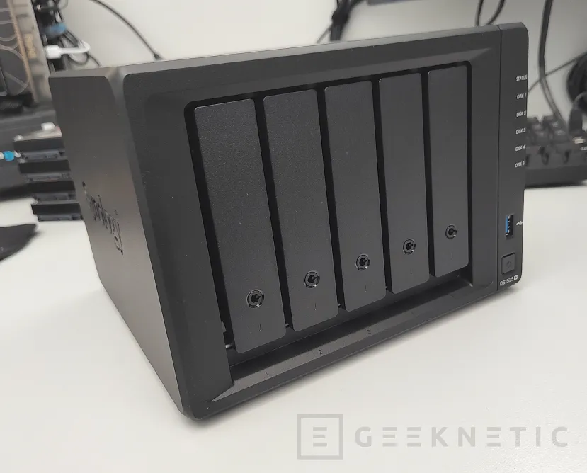 Geeknetic Synology DS1525+: el NAS que Eleva la Gama 25+ con más Rendimiento y Escalabilidad 1