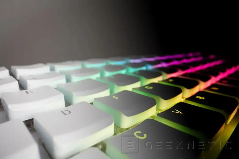 Geeknetic Raspberry Pi 500+ llega con teclado mecánico, SSD M.2 de 256 GB y 16 GB de RAM como su mayor salto de potencia 3