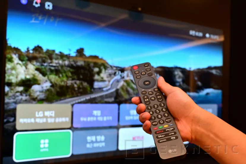Geeknetic LG estrena Easy TV con letra grande, mando iluminado y ayuda remota pensada para personas mayores 2