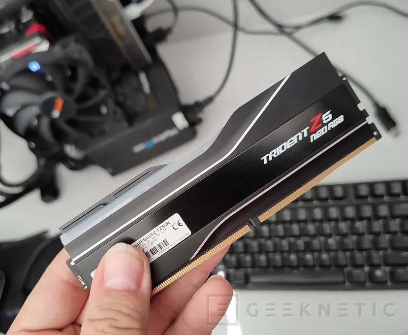 Geeknetic G.Skill Trident Z5 Neo RGB DDR5-6000 128GB CL34 Review 10
