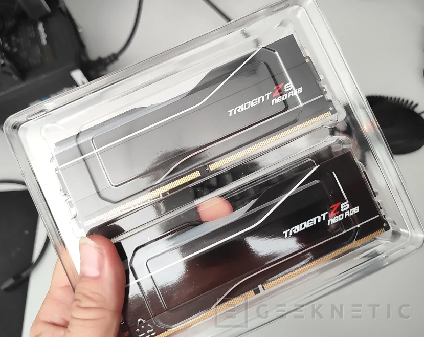 Geeknetic G.Skill Trident Z5 Neo RGB DDR5-6000 128GB CL34 Review 3