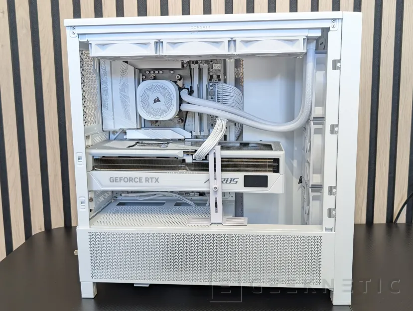 Geeknetic PCSpecialist Luna Recon Master Review con Ryzen 7 9800X3D y RTX 5090 3