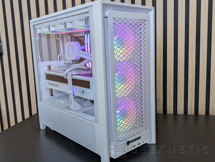 Geeknetic PCSpecialist Luna Recon Master Review con Ryzen 7 9800X3D y RTX 5090 2