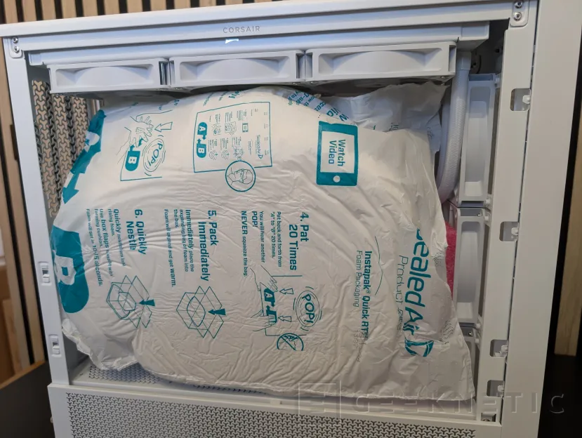 Geeknetic PCSpecialist Luna Recon Master Review con Ryzen 7 9800X3D y RTX 5090 1