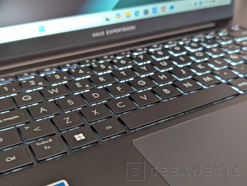 Geeknetic ASUS ExpertBook B5 B5405CCA Review 7