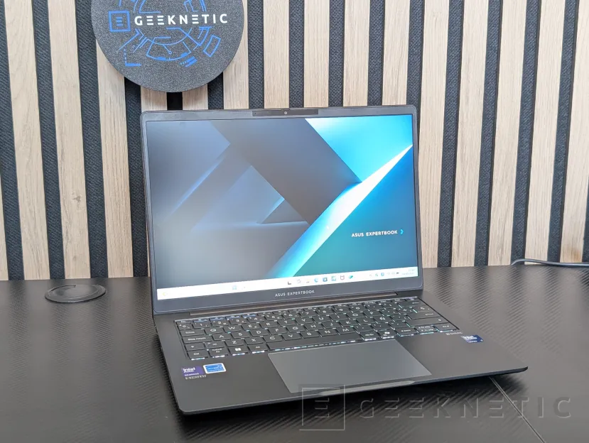 Geeknetic ASUS ExpertBook B5 B5405CCA Review 1