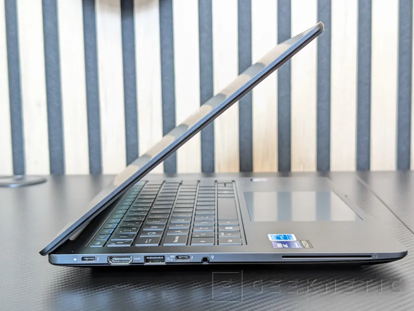 Geeknetic ASUS ExpertBook B5 B5405CCA Review 3