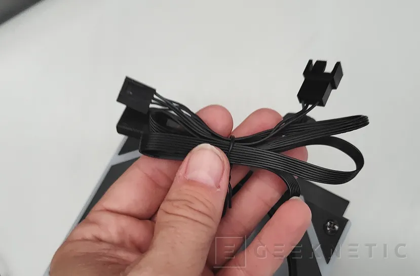 Geeknetic XPG LEVANTE II 240 Review 13