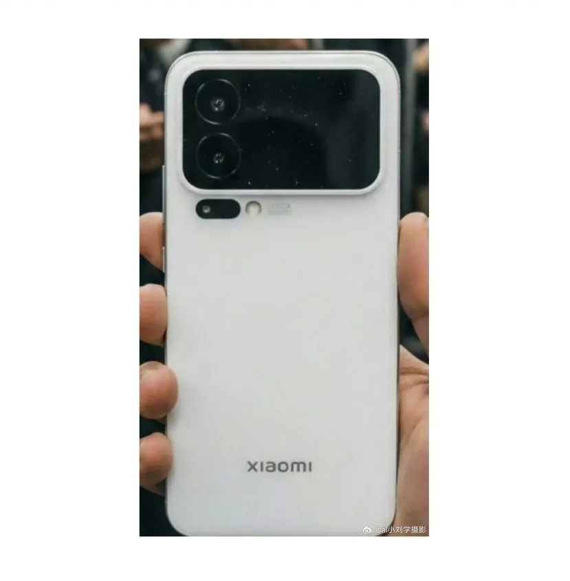 Geeknetic El Xiaomi 16 Pro Max puede recuperar la pantalla trasera junto al módulo de cámaras 2