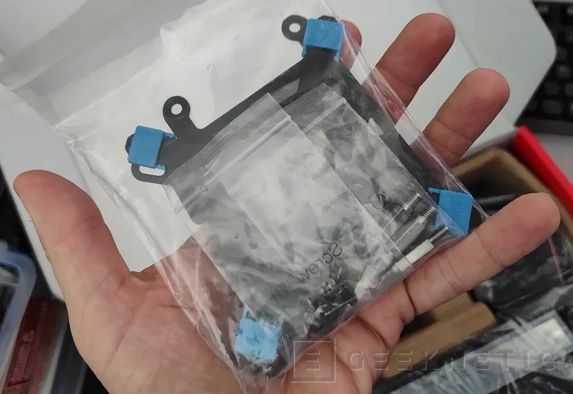 Geeknetic XPG LEVANTE II 240 Review 9