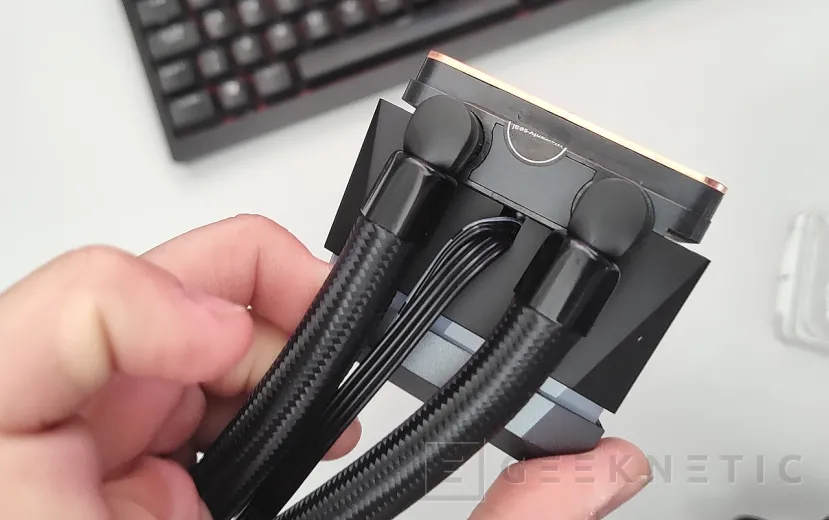 Geeknetic XPG LEVANTE II 240 Review 8