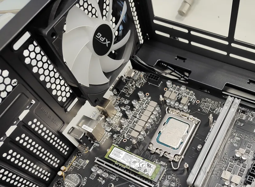 Geeknetic XPG VALOR AIR NANO Review 14