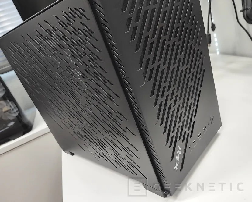 Geeknetic XPG VALOR AIR NANO Review 3