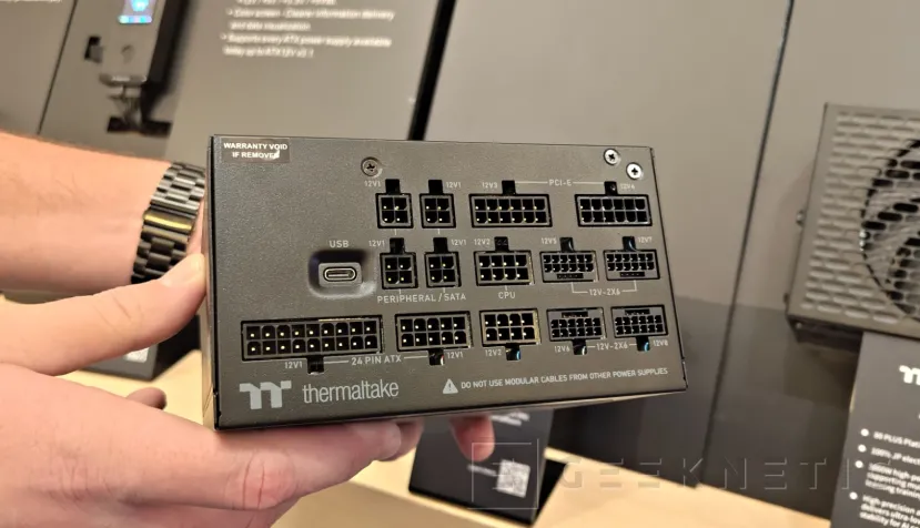 Geeknetic Las Últimas Novedades de Thermaltake en el CES 2026: Lo último en Torres, Fuentes, SimRacing y mucho más 22