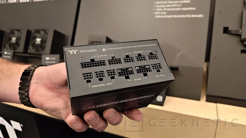 Geeknetic Las Últimas Novedades de Thermaltake en el CES 2026: Lo último en Torres, Fuentes, SimRacing y mucho más 21