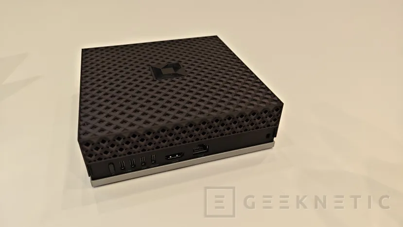 Geeknetic AMD presenta el Ryzen AI Halo, un MiniPC con el Ryzen AI Max+ 395 diseñado para el desarrollo de IA 4