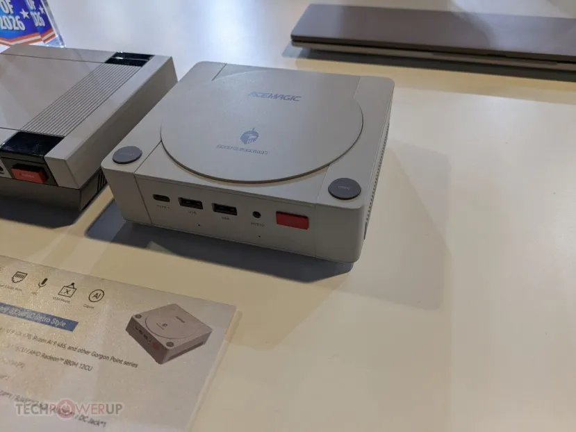 Geeknetic Acemagic muestra en el CES MiniPCs con diseño de Dreamcast y una APU hasta AMD Ryzen AI 9 HX 470 y 64 GB de RAM 1