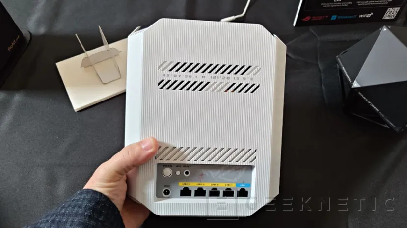 Geeknetic Novedades en redes de ASUS para 2026: desde el concepto WiFi 8 NeoCore hasta los nuevos routers y switches WiFi 7 3