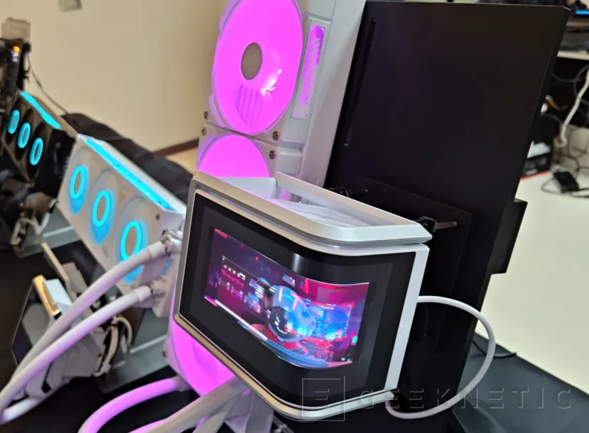 Geeknetic Nuevas soluciones de refrigeración líquida AIO de ASUS con pantallas integradas 2