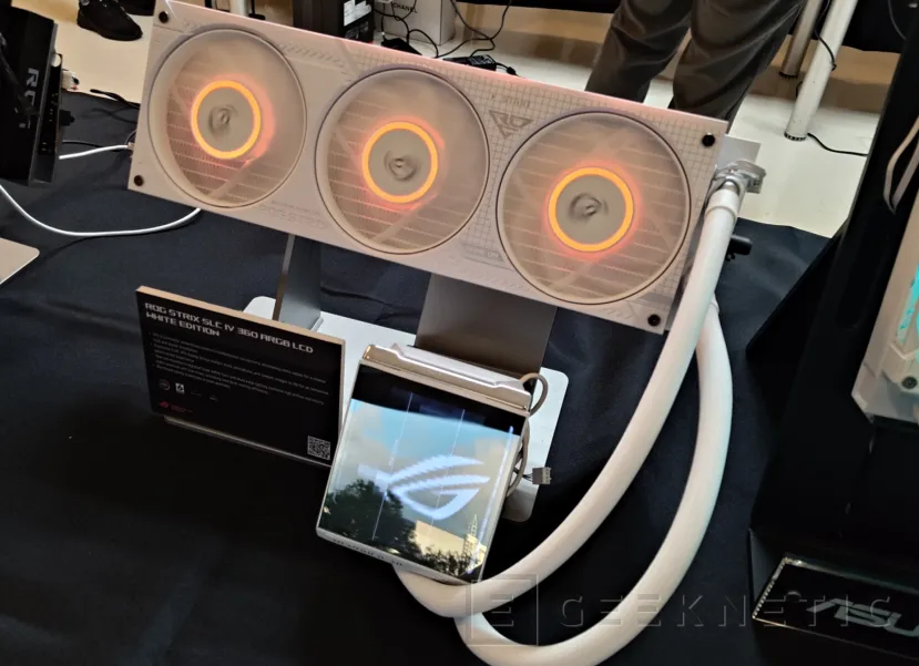 Geeknetic Nuevas soluciones de refrigeración líquida AIO de ASUS con pantallas integradas 1