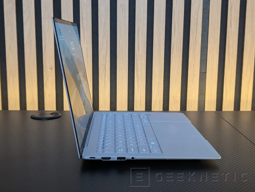 Geeknetic ASUS ExpertBook Ultra Review con Intel Core Ultra X7 358H 4