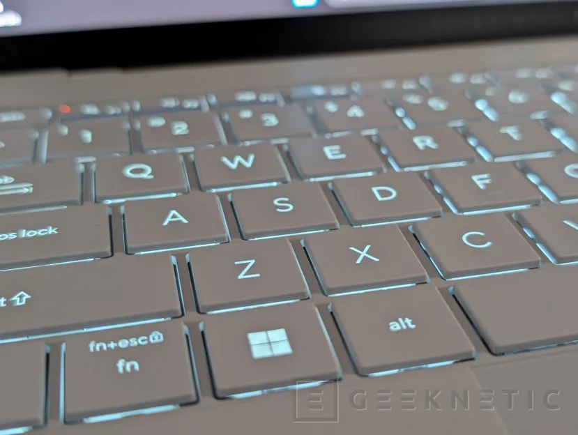 Geeknetic ASUS ExpertBook Ultra Review con Intel Core Ultra X7 358H 8